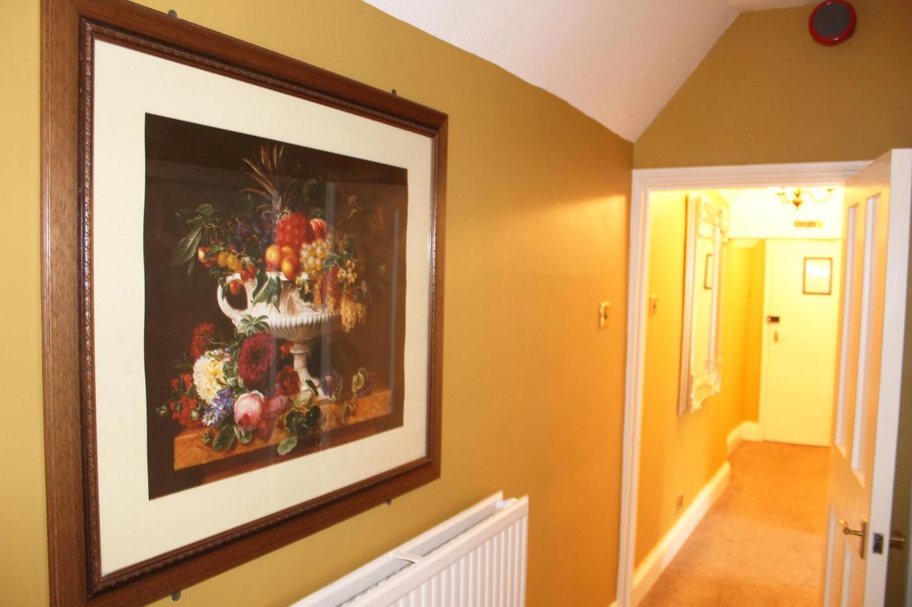 The Lion Hotel Buckden  Экстерьер фото