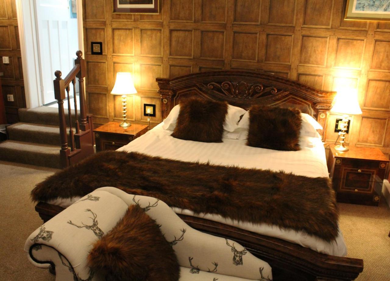 The Lion Hotel Buckden  Экстерьер фото
