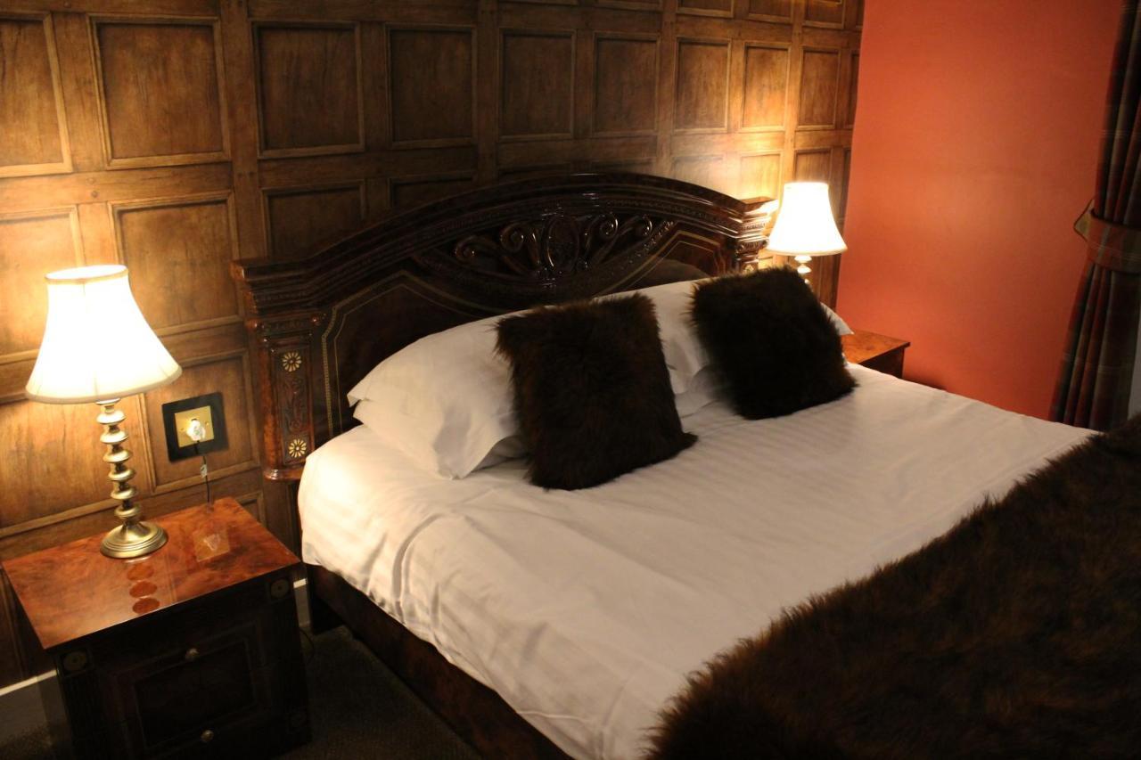 The Lion Hotel Buckden  Экстерьер фото